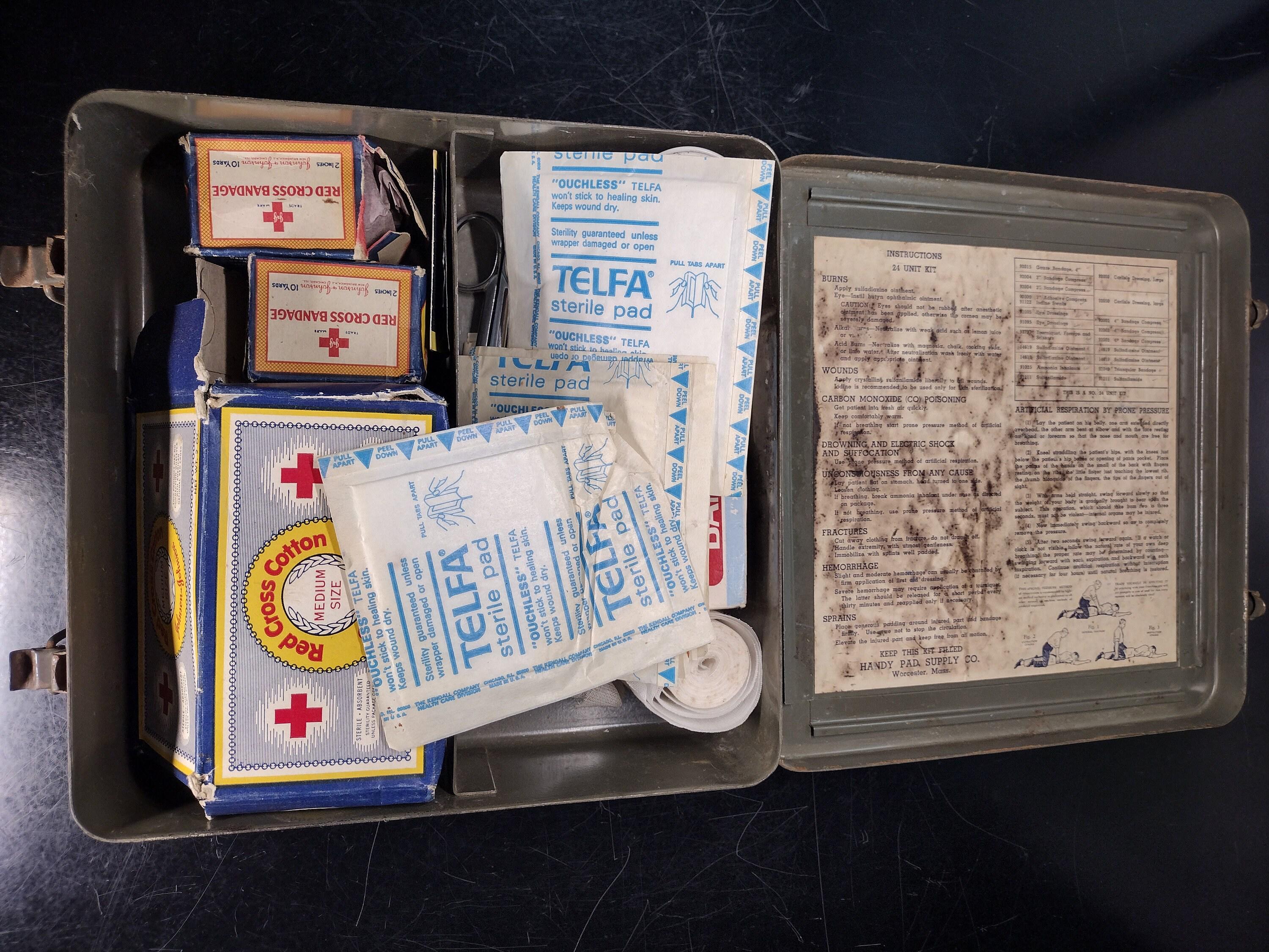 FIRST AID KIT ビンテージ　US NAVY WW2 Original U.S. WWII U. S. Navy First Aid Medical Corpsman