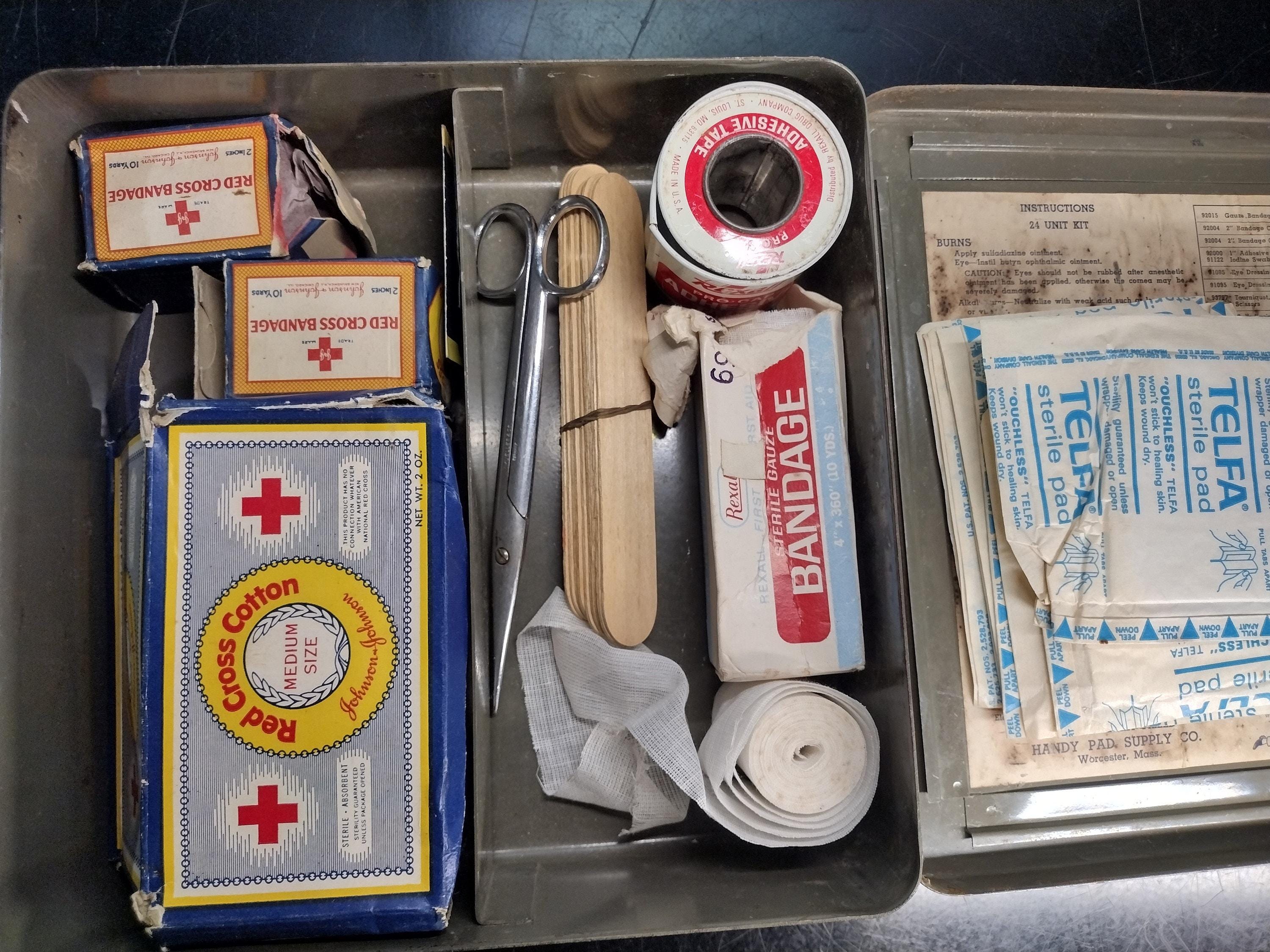 FIRST AID KIT ビンテージ　US NAVY WW2 Original U.S. WWII Naval Aviator Individual First Aid Kit