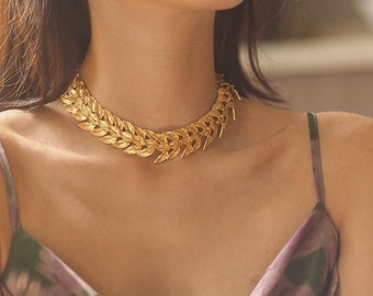 Boho Chic Gold Leaf Choker Necklace - Statement Piece for Special Occasions