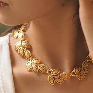 Classic Gold Leaf Statement Necklace Retro Style Jewelry