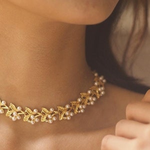 Everyday Gold Leaf Faux Pearl Necklace