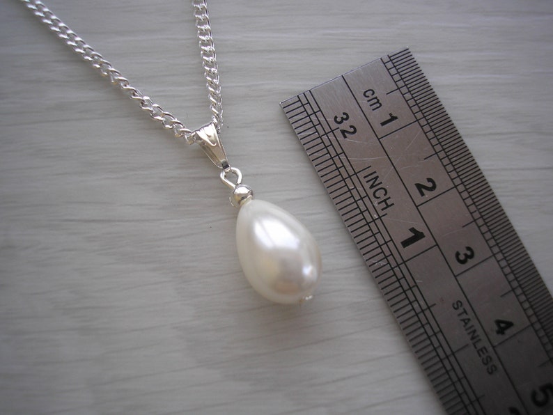 Conjunto de collar y pendientes de lágrima de perla, color marfil, crema, blanco o negro, con forma de pera y cadena chapada en plata o oro. imagen 7