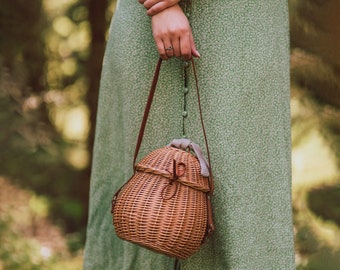 Unique Wicker Basket Bag in the Shape of a Pear ideal for SUMMER, Bag for Walkers, Full Grain Leather Willow basket, Birkin Basket Bag, Gift