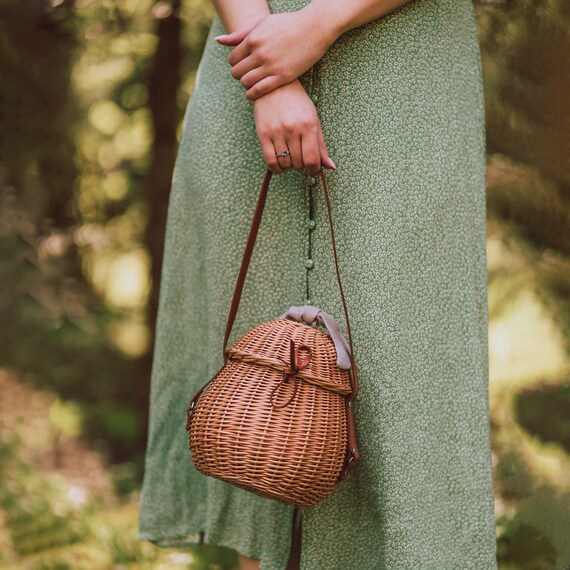 Handmade Pear Wicker Basket Bag: Full Grain Leather, Summer Purse