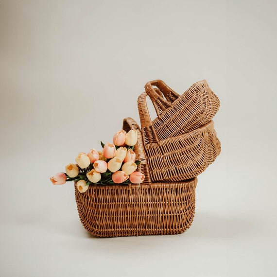 Handmade Wicker Market Basket: Dutch Style Picnic Shopping