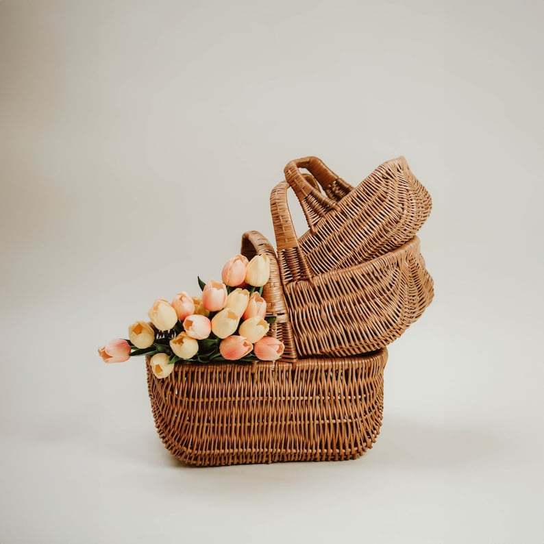 Handmade wicker basket with one top handle, picnic basket, market basket shopping, basket fruit, basket in vintage Duch style, three sizes! FAST SHIPPING Dutch-style wicker basket handmade in Poland, eco picnic tote, shopping basket, beach bag, storage for crafts, fruit, beverages, or wool yarn, rustic farmhouse decor, durable natural wicker, cottagecore picnic accessory, gift for her, zero waste lifestyle, artisan handwoven basket in 3 sizes, perfect for home or outdoor adventures