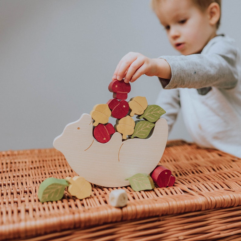 Juguete de equilibrio único, juego de equilibrio de madera hecho a mano, juguetes Montessori, juego de bloques de construcción de madera, juegos de clasificación y apilamiento, juguetes sensoriales. imagen 8