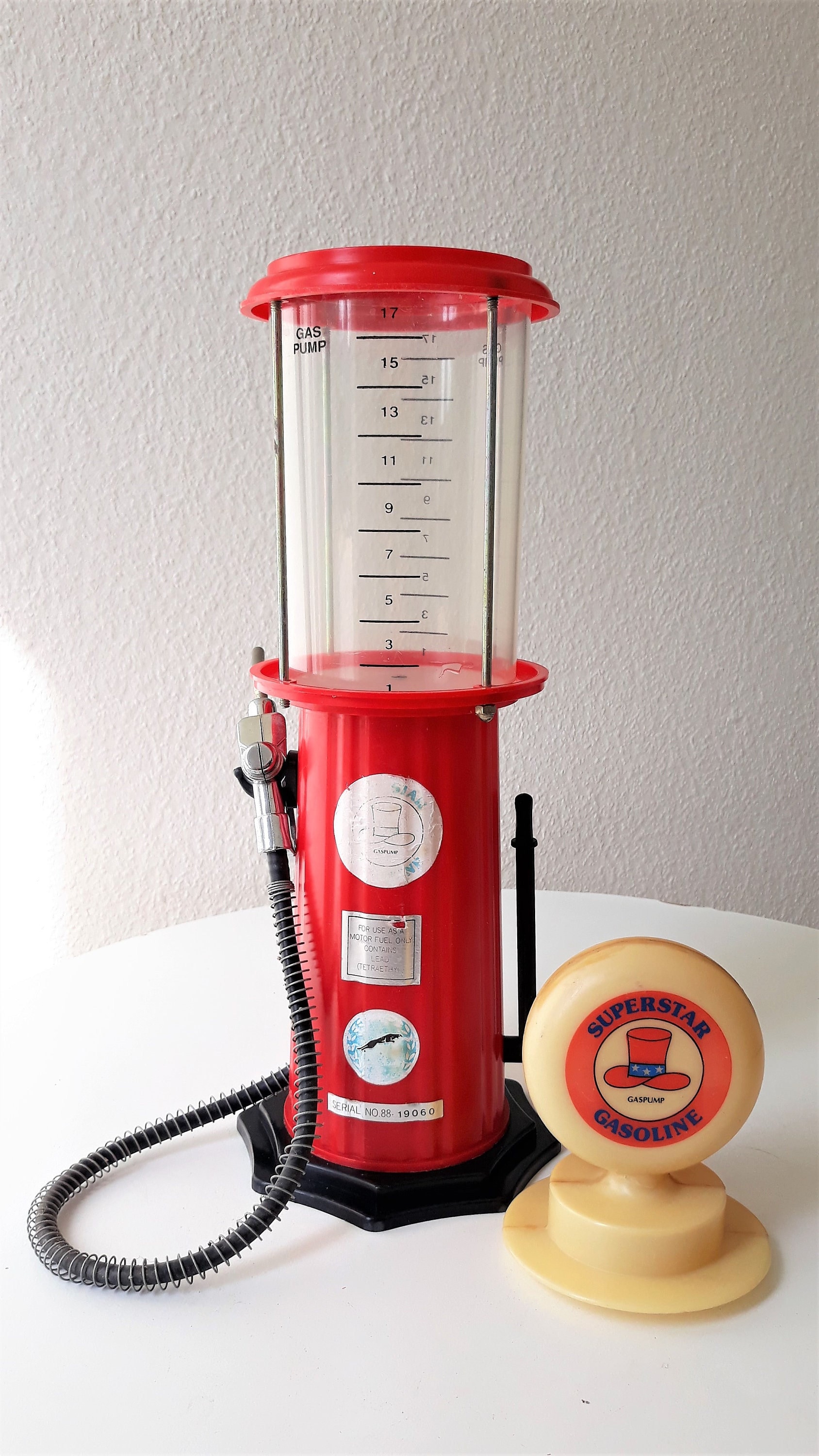 MSui　レトロ ガスポンプ型&消化器型装飾品セット 60s Decoration, Plastic Gas Pump, Gas Station Toy, 70s - Etsy