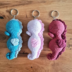 Porte clés hippocampe coton au crochet