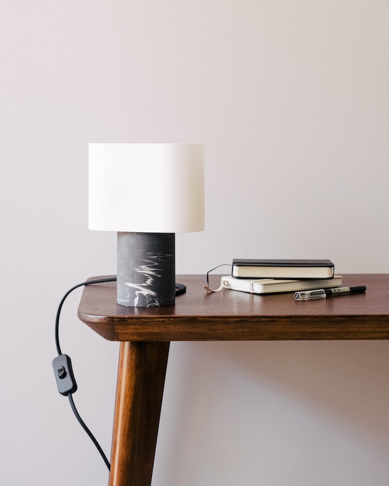 LAMPE E27 MODERNE Lampe de table design et minimale fabriquée en France parfait pour la chambre le salon image 3