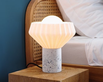 LAMPE RIVAGE - Lampe de table fabriquée avec des coquilles de moules Terrazzo - Fabriquée en France