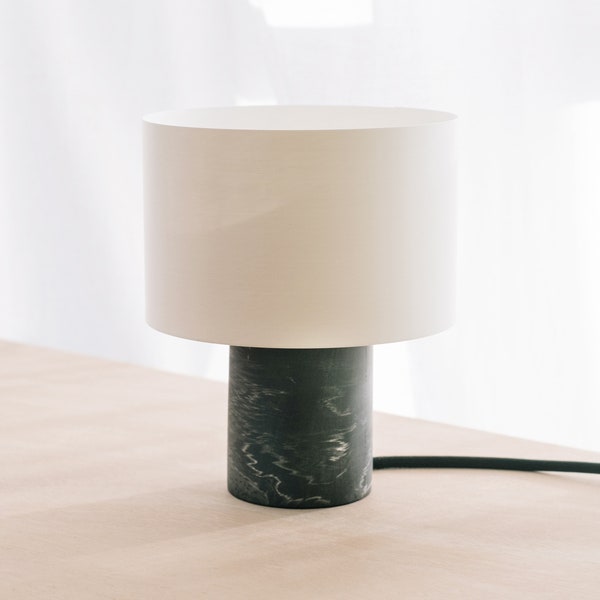 Lampe HALO Noir - Lampe de table ou de chevet minimale au design épuré et moderne