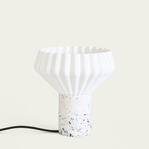 LAMPE RIVAGE Lampe de table fabriquée avec des coquilles de moules Terrazzo Fabriquée en France image 4