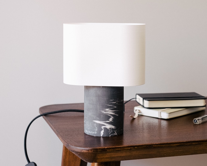 LAMPE E27 MODERNE Lampe de table design et minimale fabriquée en France parfait pour la chambre le salon image 1