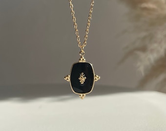 Collier pendentif médaille émail noir en acier inoxydable doré