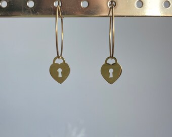 Heart padlock earrings in gold stainless steel