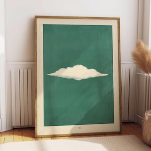 Könnte beinhalten: Ein gerahmter Kunstdruck mit einer weißen Wolke vor einem türkisgrünen Hintergrund. Das Kunstwerk befindet sich in einem Holzrahmen und lehnt an einer weißen Wand. Der Druck hat eine minimalistische Ästhetik.