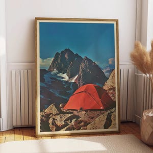 Poster fotografico pubblicitario di alpinismo d'epoca, stampa retrò di tenda da campeggio all'aperto, rivista di escursionismo degli anni '80, poster di arrampicata su roccia per raggiungere la vetta