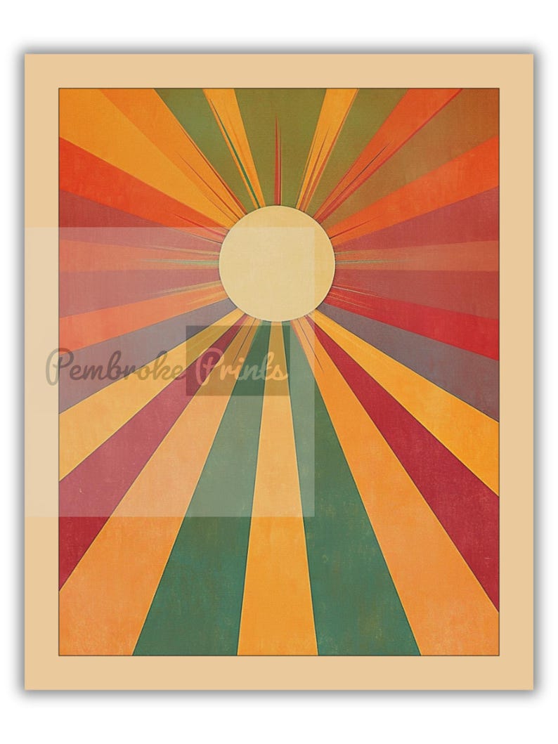 Op de afbeelding: Een retro-zonnestralenontwerp met een gele zon in het midden. De achtergrond is een mix van oranje, rode, gele en groene strepen.