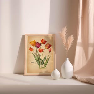 Może przedstawiać: Wizerunek botaniczny z epoki wiktoriańskiej przedstawiający tulipany w drewnianej ramie. Druk przedstawia bukiet czerwonych, pomarańczowych i ż&oacute;łtych tulipan&oacute;w z zielonymi liśćmi na kremowym tle. Słowo "Tulipan" jest nadrukowane na dole wydruku.