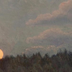 Puede incluir: Una pintura al &oacute;leo representa una puesta de sol sobre un bosque. El sol es un orbe amarillo brillante a la izquierda, con nubes suaves en el cielo. El bosque es una silueta oscura en la parte inferior de la pintura, con un acabado texturizado.