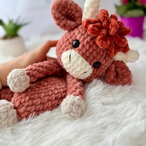 Highland Cow Snuggler Crochet Pattern , Low Sew Highland Cow , Low Sew Crochet Pattern , Highland Cow Comforter Amigurumi , Lovey Crochet