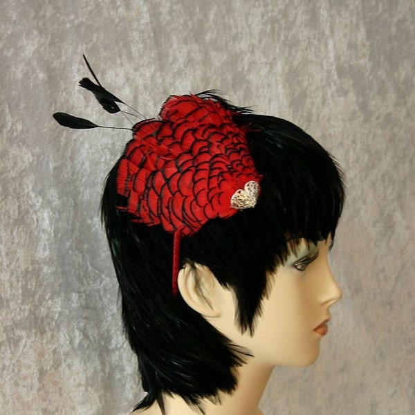 Fascinator "Tolle rot", Haarschmuck, Headpiece, Designer Hat, Kopfschmuck, Federschmuck, Standesamt, Mode, Tracht, Fasanfedern