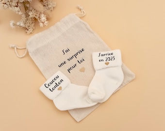 Coucou tonton, J'arrive en 2023, Idée cadeau chaussettes bébé personnalisées pour annoncer sa grossesse, Chaussettes bébé pour annoncer sa grossesse, Vous devenez oncle,