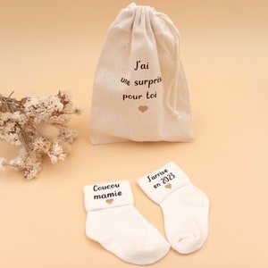 Coucou Mamie, J'arrive en 2024, Personalized Baby Socks Gift Idea to Announce Pregnancy, Baby Socks Announce Pregnancy, Surprise for Grandma image 2
