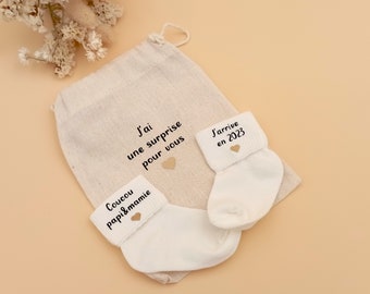 Coucou Papi et Mamie, J'arrive en 2024, Chaussettes bébé pour faire-part de grossesse aux grands-parents, Vous serez grand-mère, Vous serez grand-père