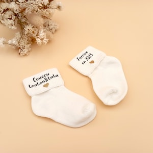 Coucou Tonton et Tata, J'arrive en 2024, Chaussettes bébé pour faire-part de grossesse à oncle et tante, Vous serez oncle, vous serez tante Chaussette