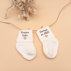 Coucou Tata, J'arrive en 2026, personalisierte Babysocken Geschenkidee, um die Schwangerschaft anzukündigen, Babysocken, um die Schwangerschaft anzukündigen, Überraschung für Tante