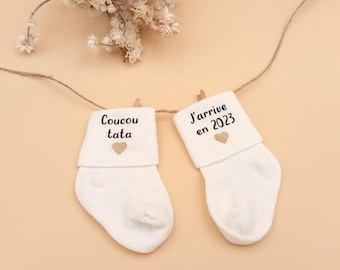 Coucou Tata, J'arrive en 2026, personalisierte Babysocken Geschenkidee, um die Schwangerschaft anzukündigen, Babysocken, um die Schwangerschaft anzukündigen, Überraschung für Tante