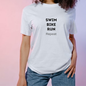 Swim Bike Run herhalen | Triatleet Grappige grap | Citaat digitale download SVG-, PNG-, JPG-bestanden | Humorcadeau voor hardlopers, fietsers en triatleten
