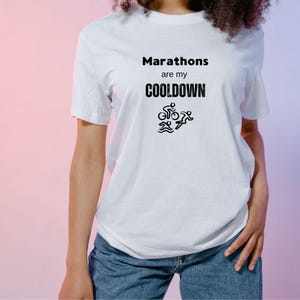 Marathons zijn mijn cooldown | Grappige grap triatleet citaat | Digitale SVG-, PNG- en JPG-bestanden downloaden | Cadeau voor hardlopers, fietsers en triatleten