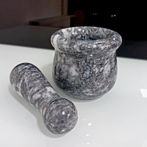 Naturmarmormörser mit Stößel, 3,5 "Breite, grau-weiß-silberner türkischer Marmor, Küchen- und Wohngeschenke, Geschenke für sie