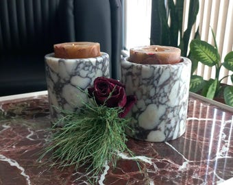 Candelabros de mármol Calacatta Viola: diseño de copa cilíndrica
