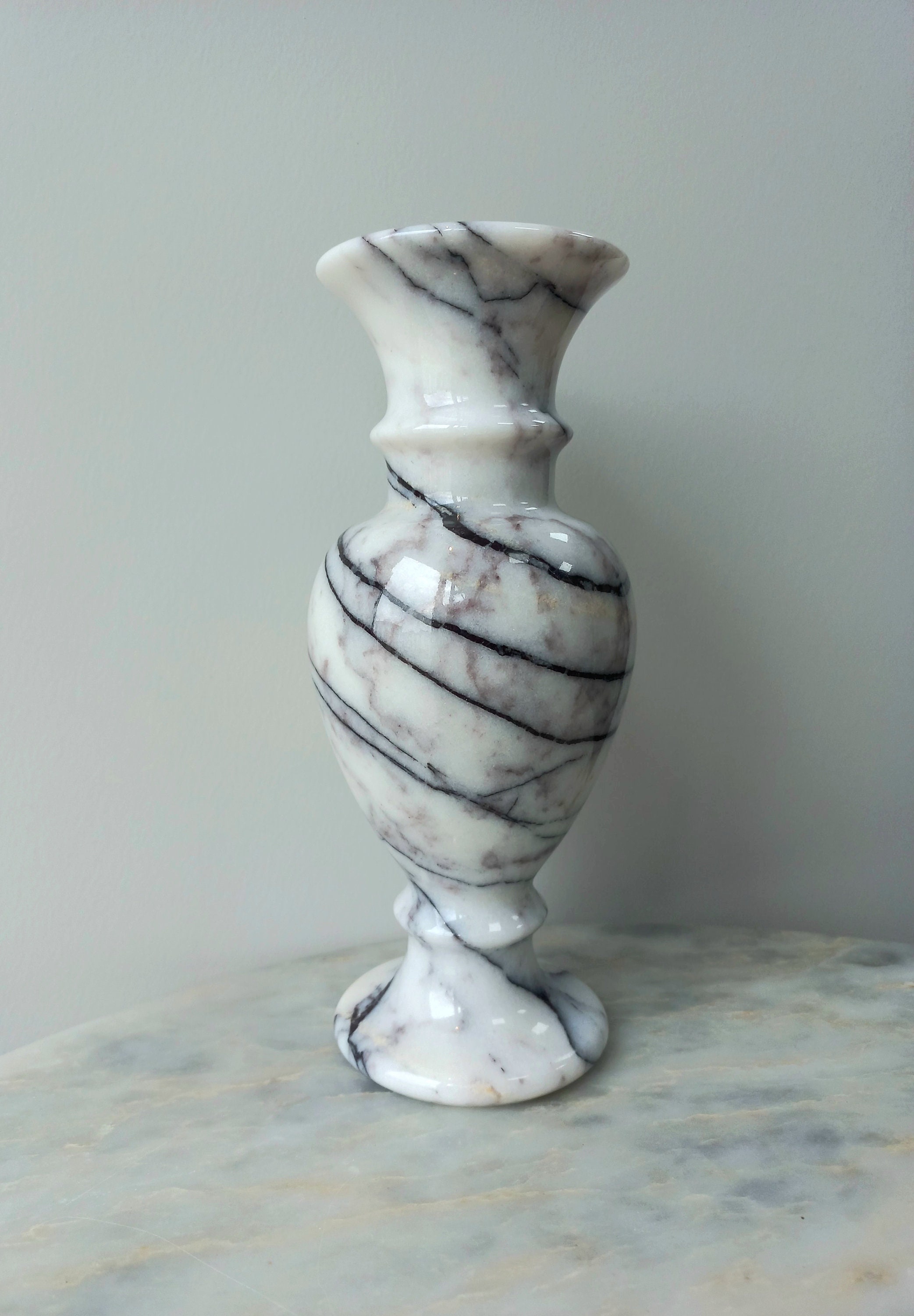 天然大理石の花瓶：エレガントなホームデコレーション花瓶コレクション