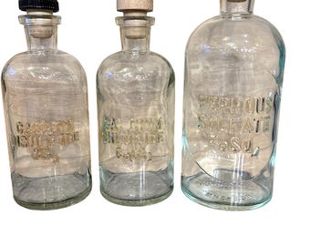Set di 3 flaconi da farmacia vintage trasparenti con marchio, Wheaton USA, Cloruro di calcio, Solfato ferroso. Disolfuro di carbonio