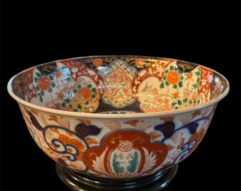 Large antique Japanese Meiji Period Imari porcelain bowl circa 1860,  11 inches wide by 6 inches tall, in excellent condition