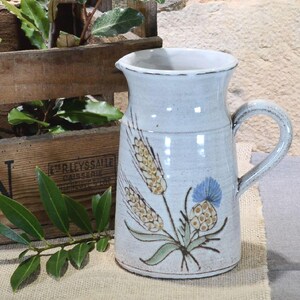 Jarra de cerámica francesa vintage, hecha y pintada a mano