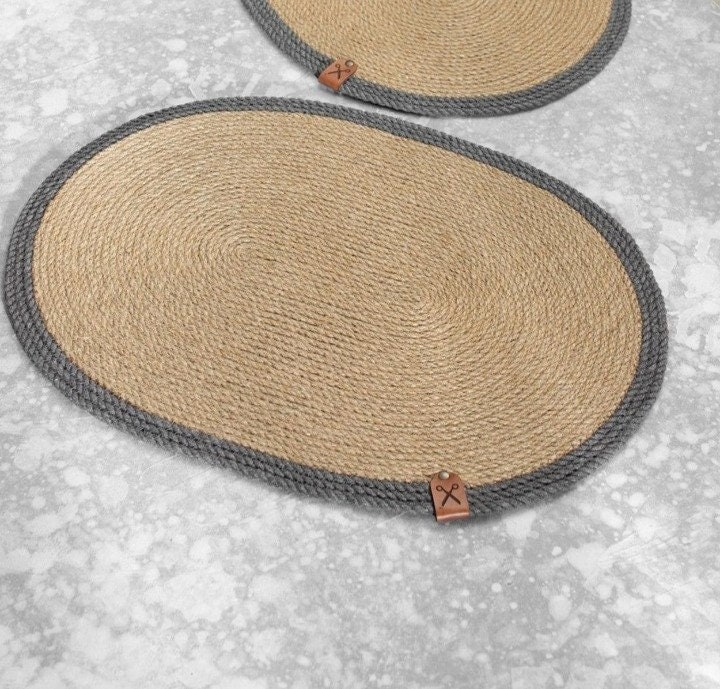 Modern Oval Jute Placemat With a Colorful and Bordered Design, Wicker