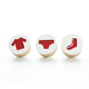 BOUTON DE TIROIR pour chambre d'enfant, en bois avec résine époxy, poignée rouge, design moderne, boutons de meubles, design pour enfants, t-shirt, chaussettes, poignées pour enfants