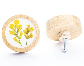6cm/2,2" DRAWER KNOB bois de chêne fleur séchée jaune boho avec résine époxy, bouton de commode fleur, design moderne, poignées de tiroir, bouton romantique