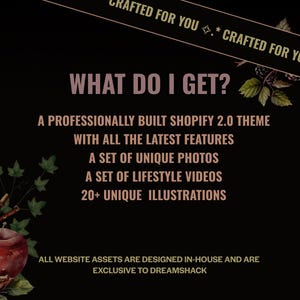 Op de afbeelding: Zwarte achtergrond met tekst: "WHAT DO I GET?" gevolgd door een lijst met functies, waaronder een Shopify 2.0 thema, unieke foto's, lifestyle video's en illustraties. Decoratieve elementen: appel, bladeren en de tekst "CRAFTED FOR YOU".