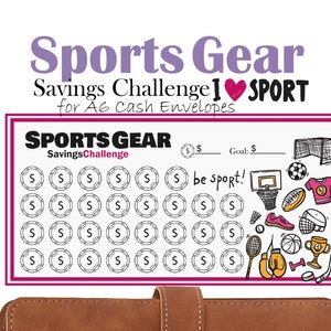 Puede incluir: Un rastreador de desafíos de ahorro imprimible blanco con el texto "Sports Gear Savings Challenge I ♥ SPORT for A6 Cash Envelopes". El rastreador tiene 36 círculos con la letra "S" dentro de cada círculo. El texto "be sport!" está escrito debajo de los círculos. El rastreador está rodeado por un borde rosa. Hay varias ilustraciones con temática deportiva alrededor del rastreador, incluyendo un aro de baloncesto, un balón de fútbol, un palo de hockey, un guante de boxeo y un trofeo.