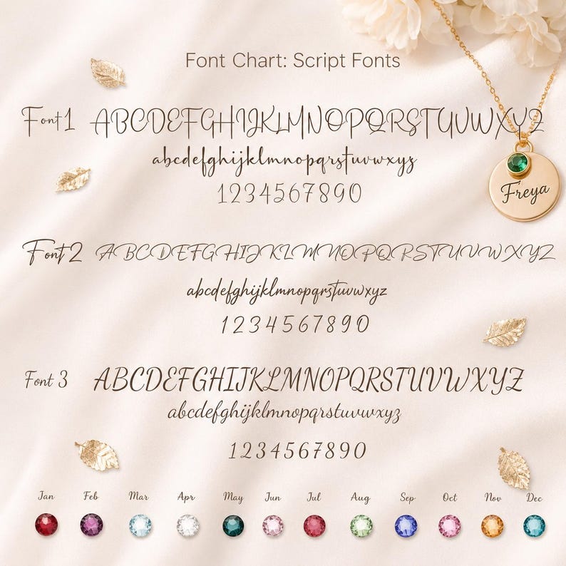 以下が含まれることがあります： 「Font Chart: Script Fonts」と題されたフォントチャートには、大文字、小文字、数字を含む3種類のスクリプトフォントが表示されています。緑色の石と「Freya」という名前が刻まれた円形のペンダントが付いたゴールドのネックレスが写っています。