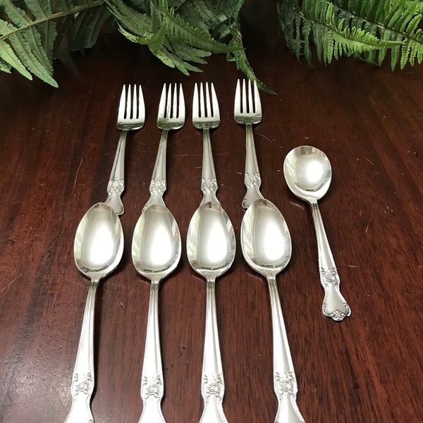 9 Pieces Old Community Silverplate Flatware