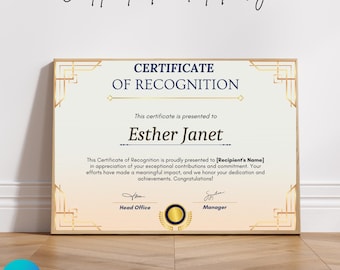 Może przedstawiać: Certyfikat uznania z złotą ramką i kremowym tłem. Tekst "CERTIFICATE OF RECOGNITION" jest wydrukowany na górze czarnym kolorem. Tekst "This certificate is presented to Esther Janet" jest wydrukowany czarnym kolorem pod tytułem. Tekst "This Certificate of Recognition is proudly presented to [Recipient's Name] in appreciation of your exceptional contributions and commitment. Your efforts have made a meaningful impact, and we honour your dedication and achievements. Congratulations!" jest wydrukowany czarnym kolorem pod nazwiskiem. Tekst "Head Office" i "Manager" jest wydrukowany czarnym kolorem na dole certyfikatu.
