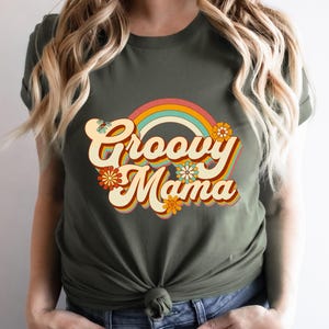 Retro Groovy Mama Tee SVG, PNG, camiseta del día de la madre, regalo de cumpleaños de mamá Svg/PNG, camiseta de mamá, amor, lindo Png, regalos para ella, regalos para mamá